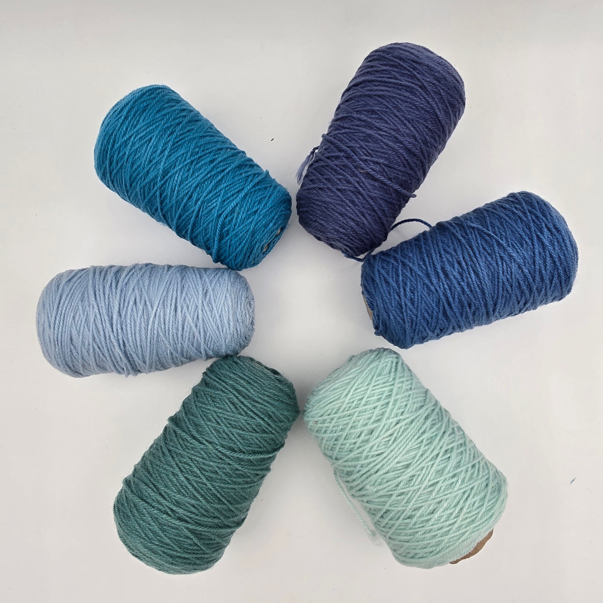 EFFY 100% Acrylic Rug Yarn Bundles